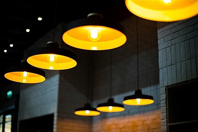 Restoranlarda Aydınlatma Tasarımı ve Renk Psikolojisi.